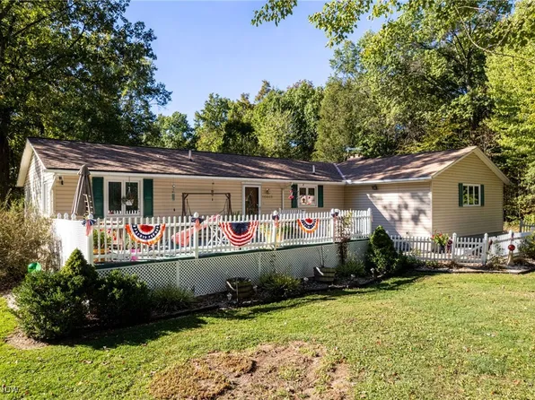 36449 Law Rd, Grafton, OH 44044