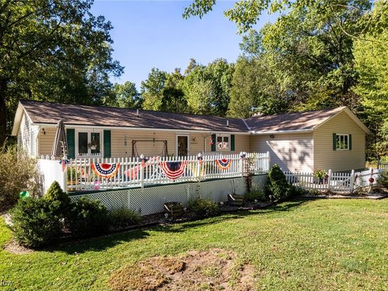 36449 Law Rd, Grafton, OH 44044