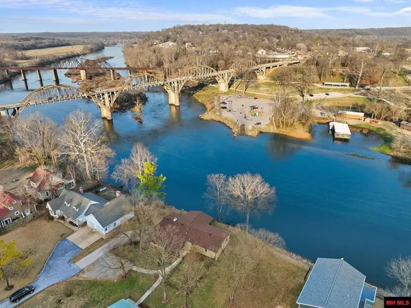 290 River Run Ln, Flippin, AR 72634