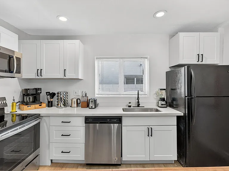 1341 E Willetta St #A — Photo 9