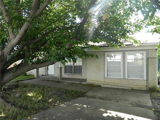 1st image of 933 Tapley St
