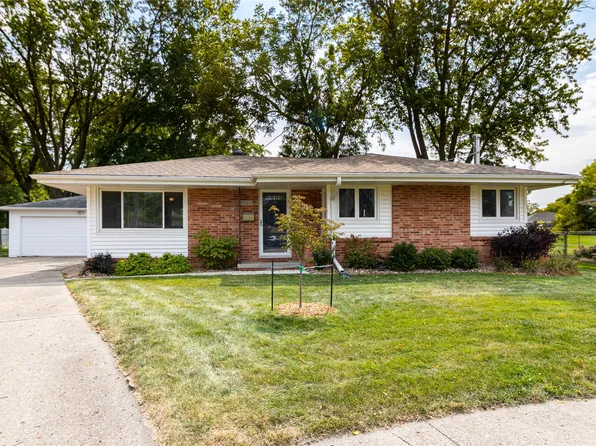 4500 Flamingo Ct, Des Moines, IA 50310