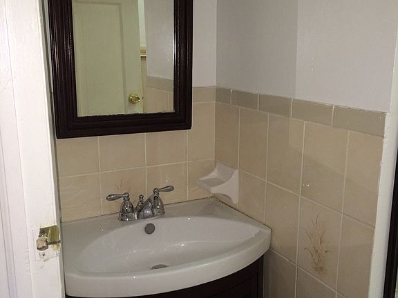 3rd image of 529 Macon St #1