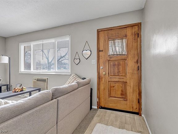 5th image of 2472 Warren Pkwy APT 20