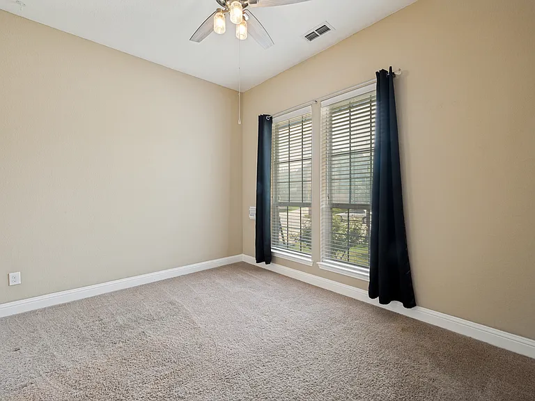 2449 Kingsgate Dr — Photo 9