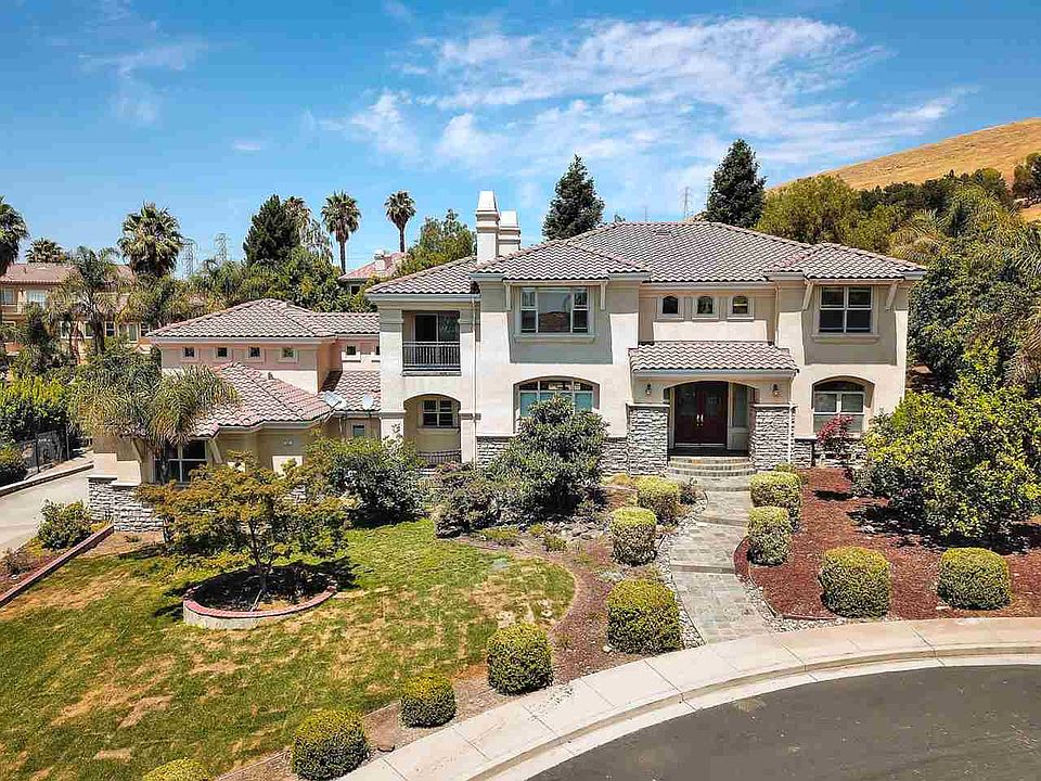 1st image of 801 Vista Hill Ter