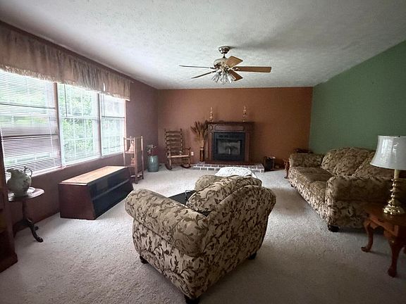 4th image of 320 Morgan St