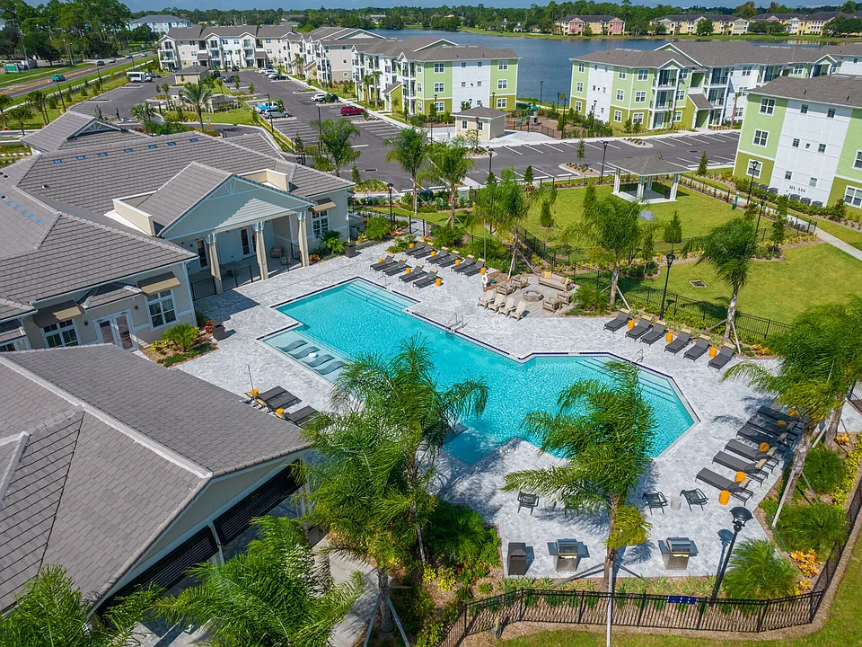 Mira Crystal Lake apartments community photo