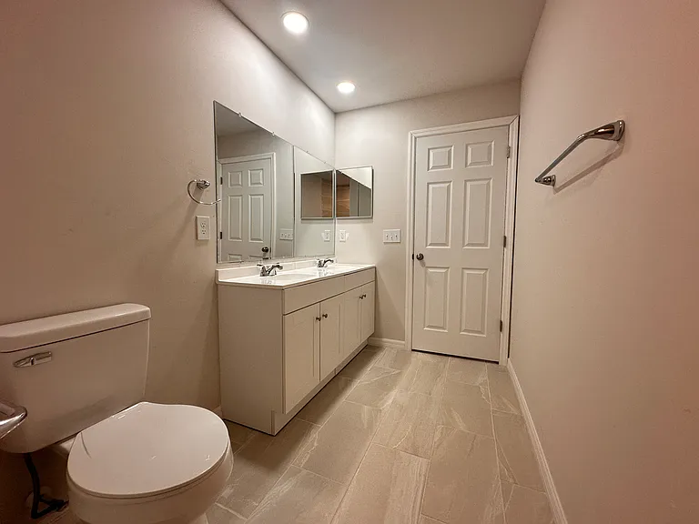 1421 NE 8th Pl — Photo 20
