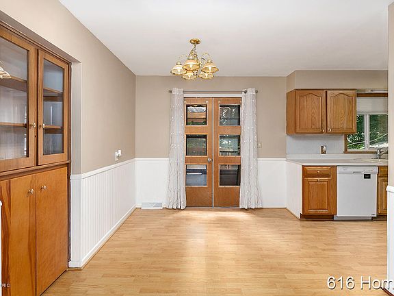 5th image of 1804 Andrew St SE