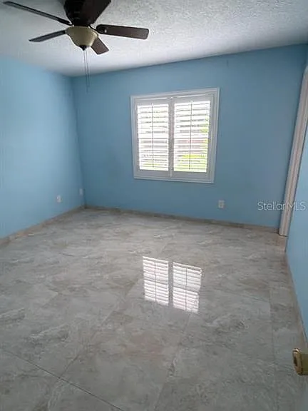 354 Seasons Ct — Photo 9