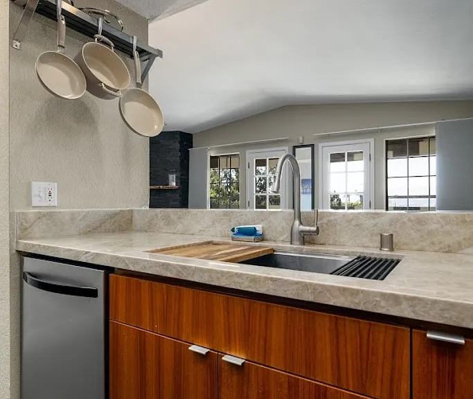 2215 Linwood St #C5 — Photo 7