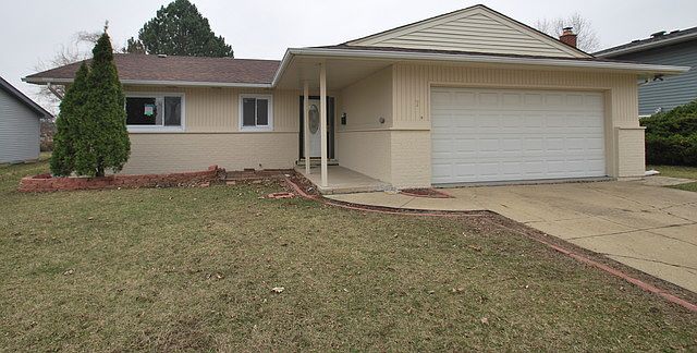 2nd image of 7 W Beech Dr