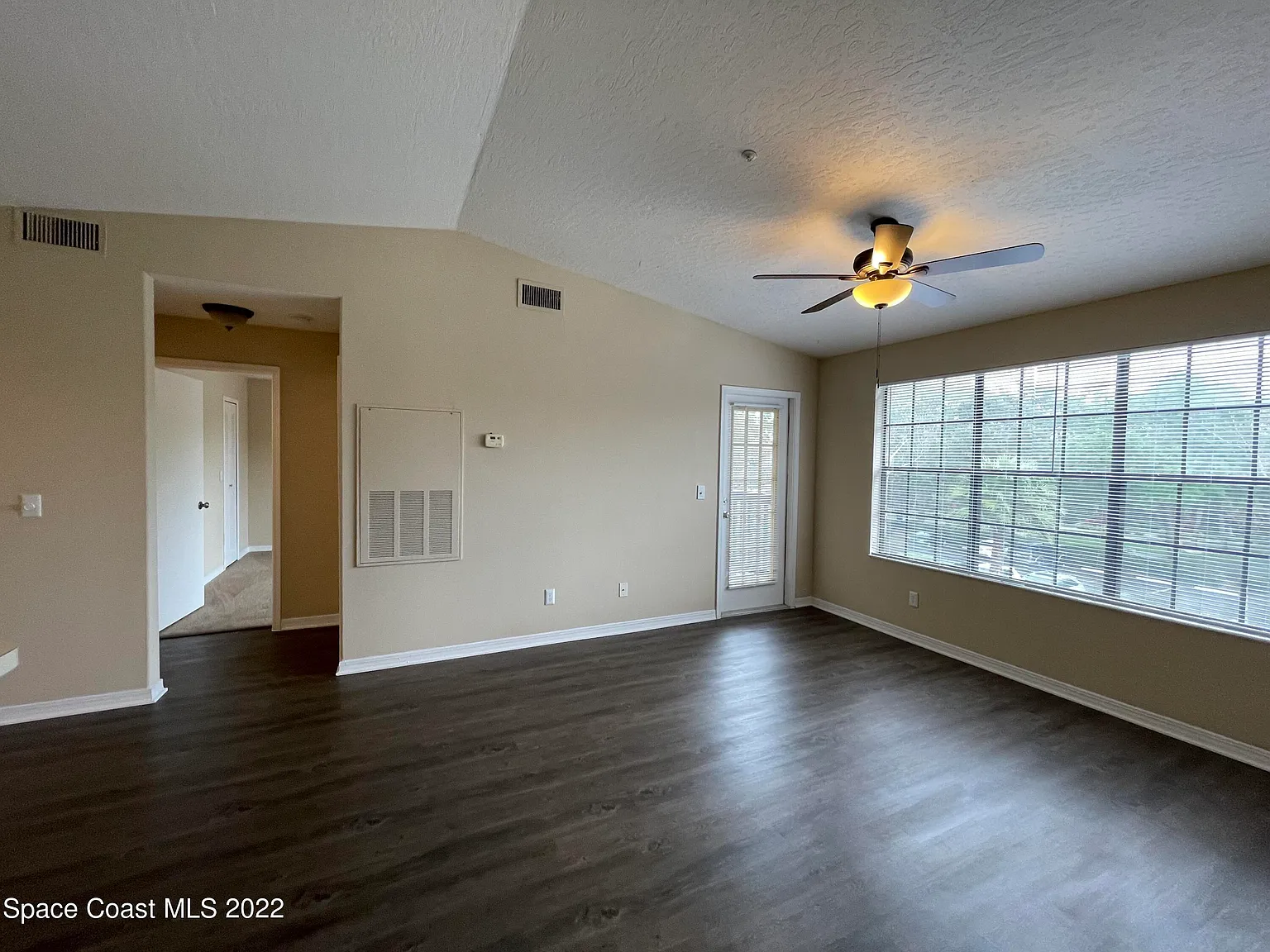 1 bed, 1.0 bath, 752 sqft, $1,350 — Photo 2