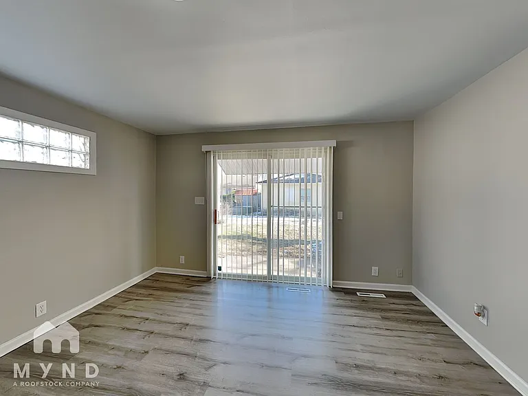 1026 Elaine Rd — Photo 4