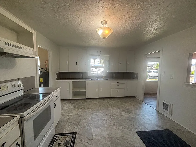 1420 Gleason Ave — Photo 7