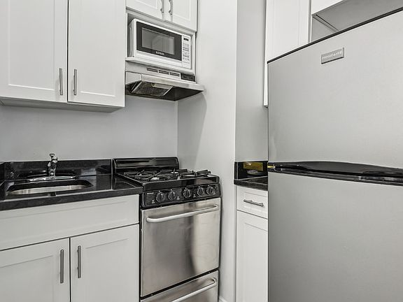 4th image of 347 W 55th St APT 3K