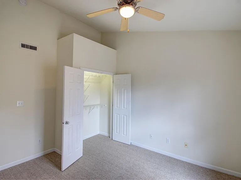 Scholar's Quad Collegiate Apartments — Photo 34