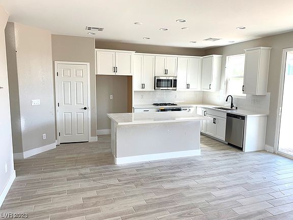 5th image of 4520 Anspach St