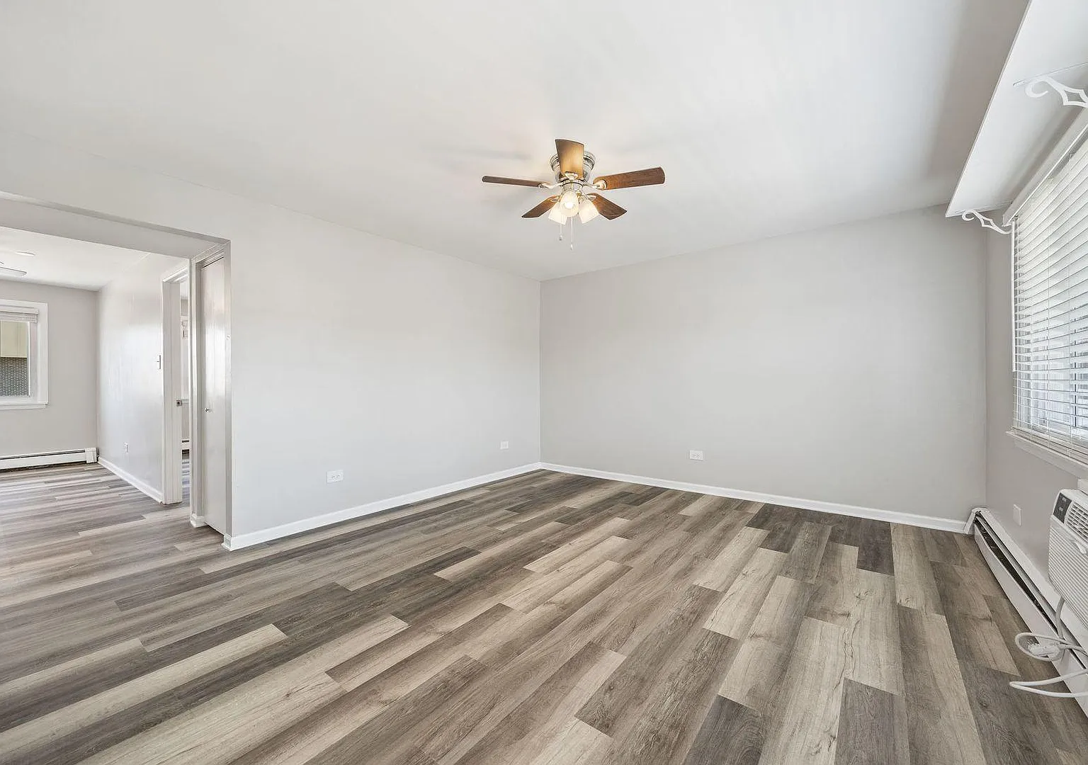 1 bed, 900 sqft, $1,600 — Photo 4