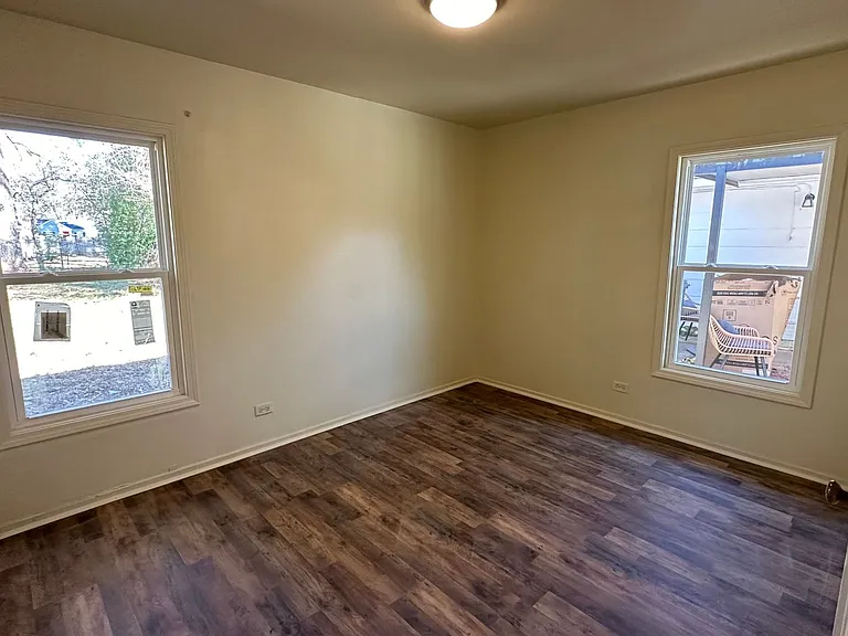 704 Victoria St — Photo 5