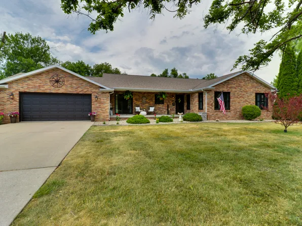 612 E 5th St, Gibson City, IL 60936