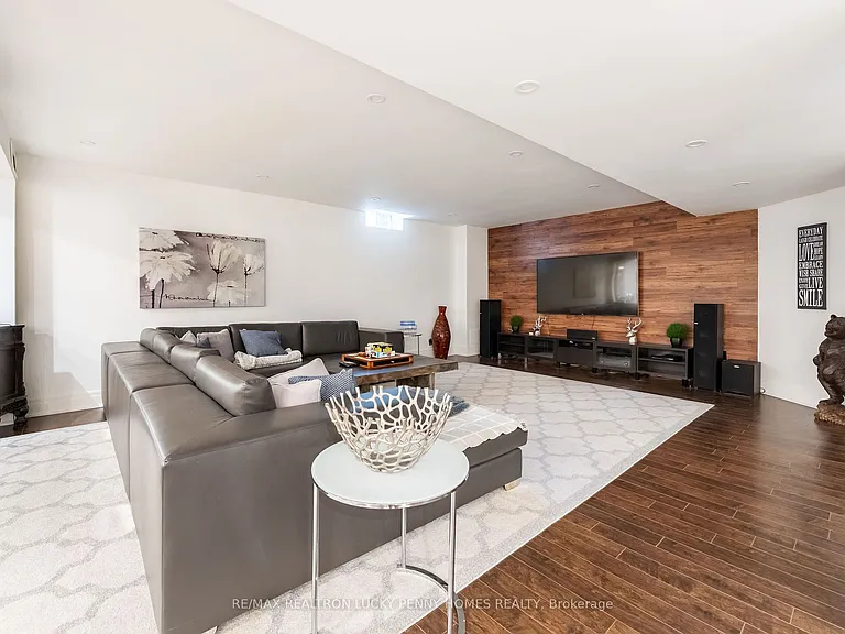 30 Bernadotte Dr — Photo 36