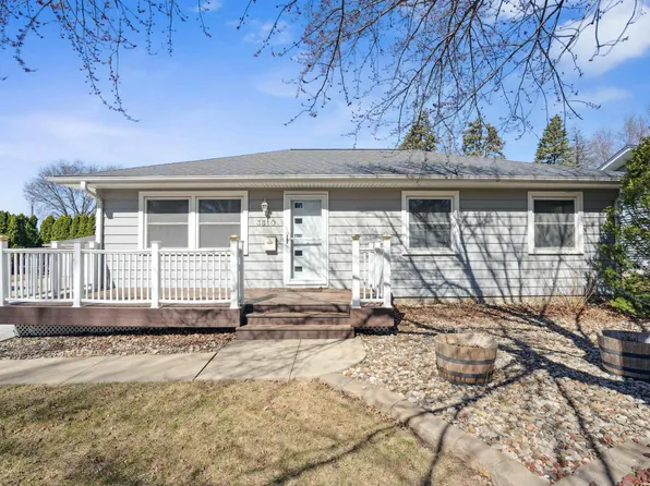 3310 Randolph St, Waterloo, IA 50702