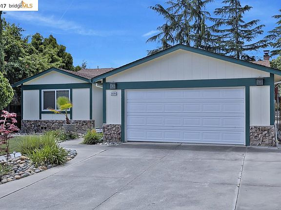 3rd image of 2229 Cordoba Way