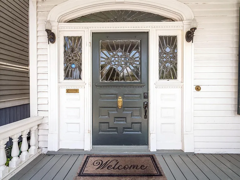 1112 Broadway St — Photo 2