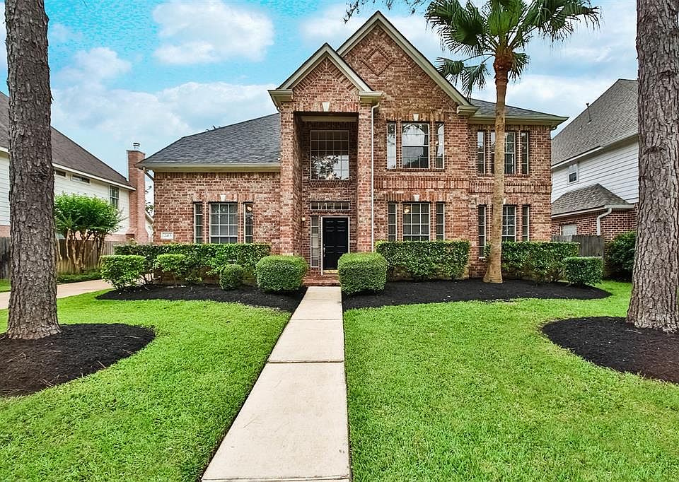 1st image of 2415 Rose Hollow Dr