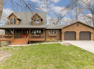 11 Hillcrest Heights Ln, Mount Vernon, IA 52314