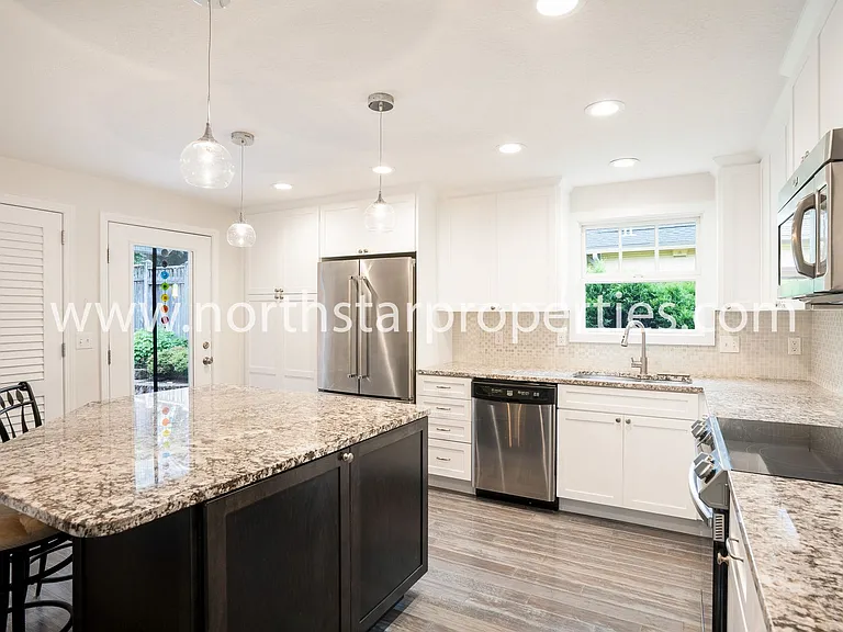 3540 SW Falcon St — Photo 11