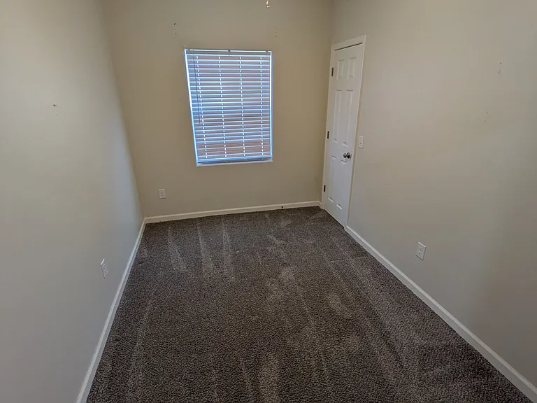 924 E Walnut St — Photo 11