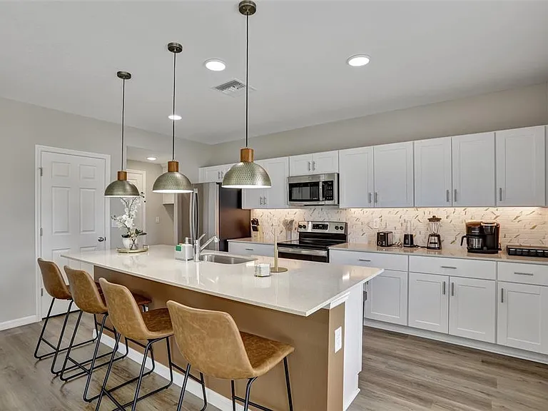 2405 Oakwood Ln — Photo 16