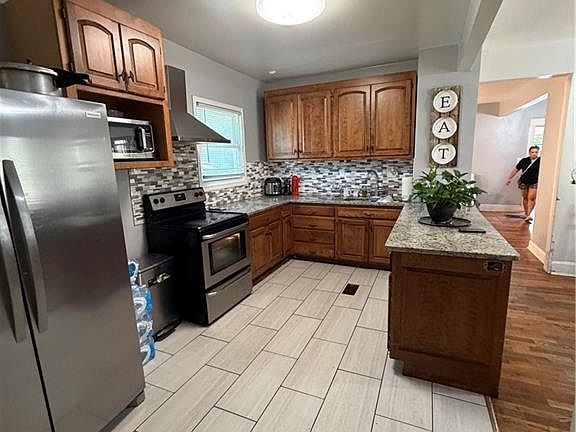 4th image of 301 Myrtle Ave