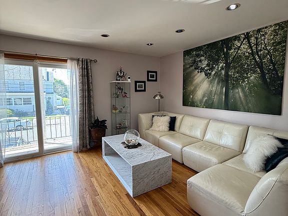 4th image of 25 Spring St #A