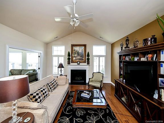 3rd image of 2219 N Castle Ct #2219