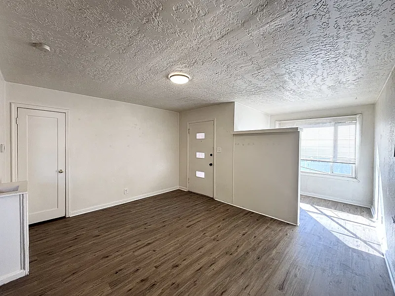 2 bed, 1.0 bath, 900 sqft, $1,350 — Photo 3