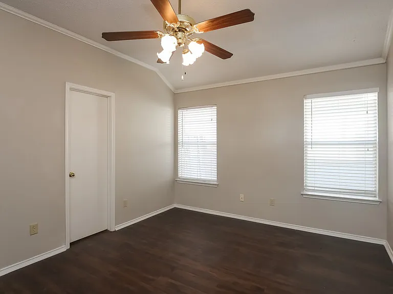 2524 Park Valley Dr — Photo 9