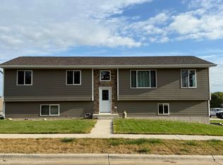 1403 Millie Ln, Yankton, SD 57078