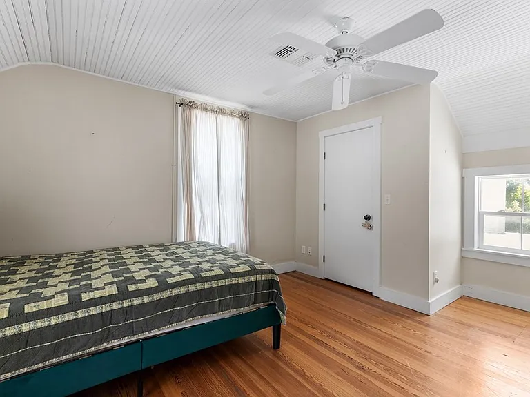 605 W Schubert St — Photo 15
