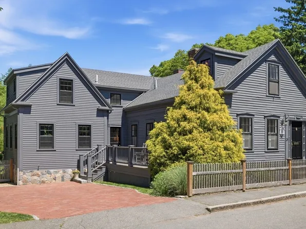 31 Elm St, Marblehead, MA 01945
