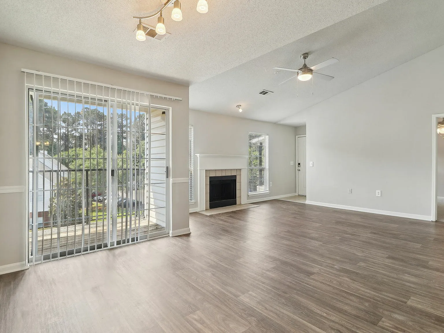 Varia at Oakcrest — Photo 1