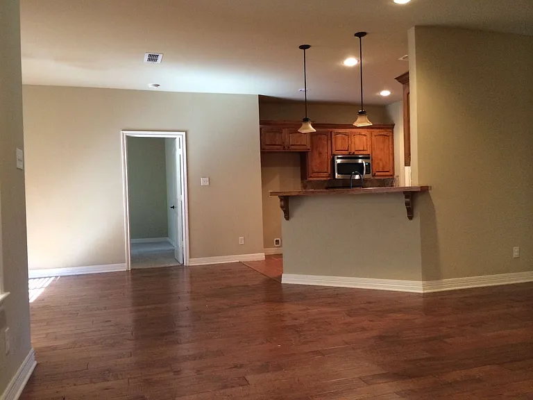 120 Cypress Creek Dr — Photo 2