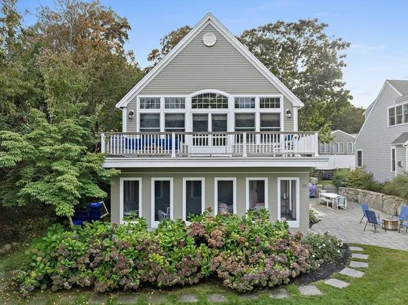 15 Cataumet Rd, Bourne, MA 02532