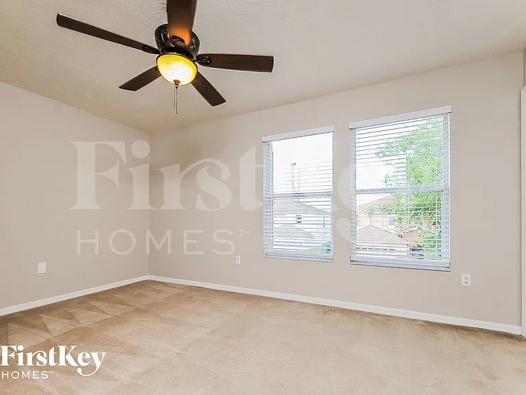 6942 Lake Eaglebrooke Dr — Photo 11