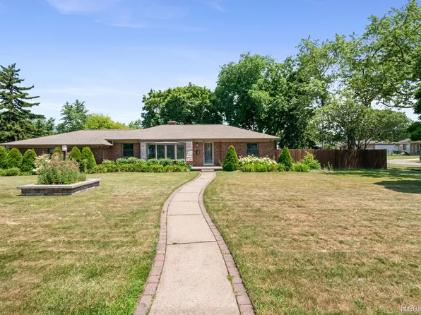 27200 Milton Ave, Warren, MI 48092