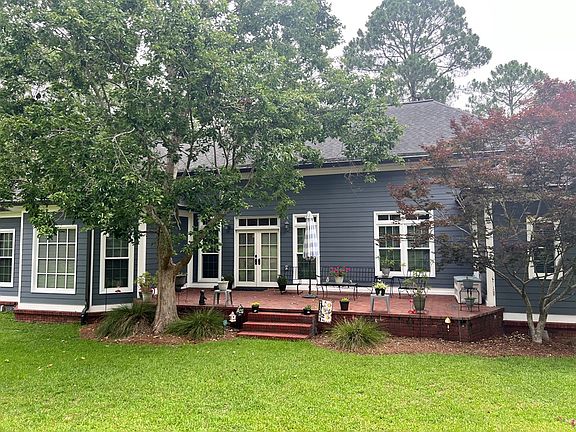 3rd image of 12 Fairway Dr