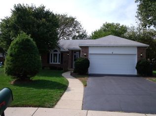 6 Cimarron Ct, Cary, IL 60013